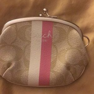 Coach change purse ! I’ll accept a fair  offer😀